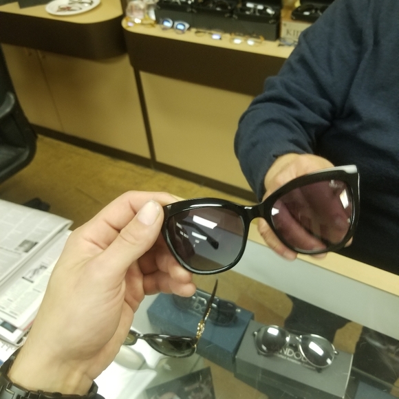 Chopard sunglasses and eyeglasses - Picture 5 of 7